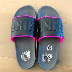 Nike offcourt slides